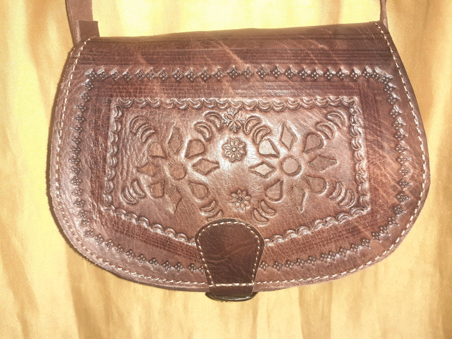 Bolso redondo calado/labrado mini