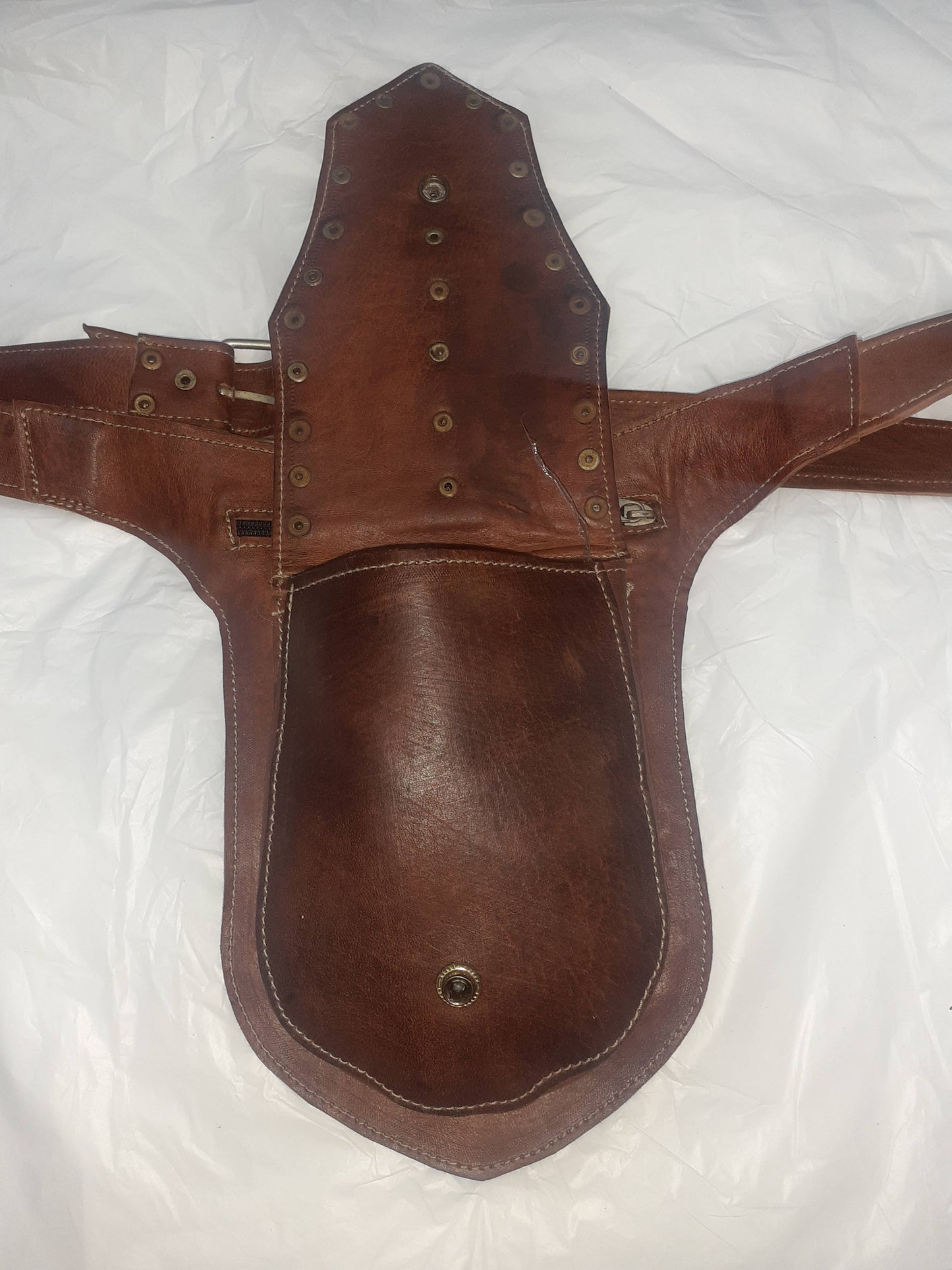 Riñonera de pico con remaches-2