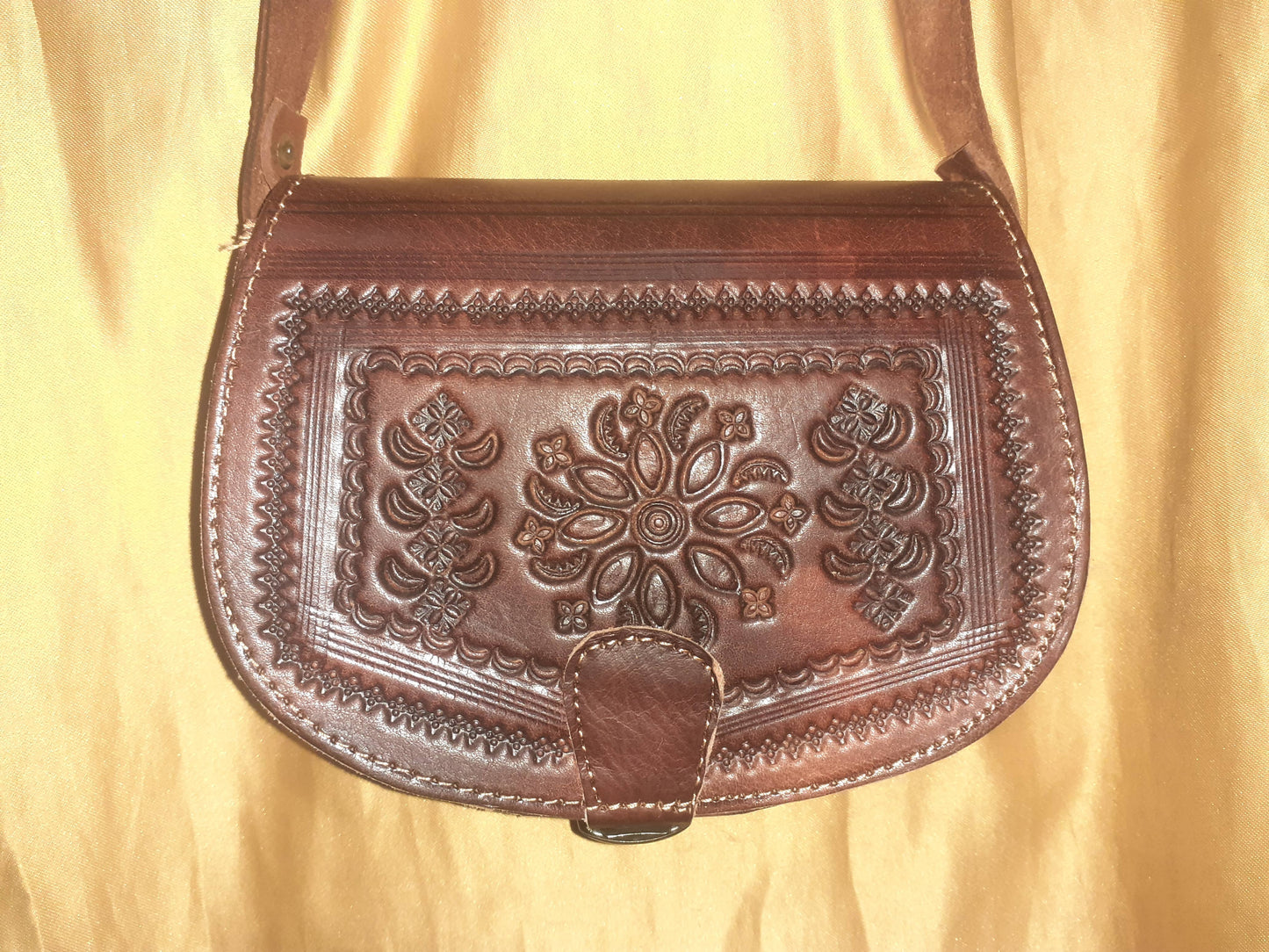 Bolso redondo calado/labrado mini