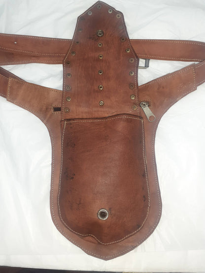 Riñonera de pico con remaches-1