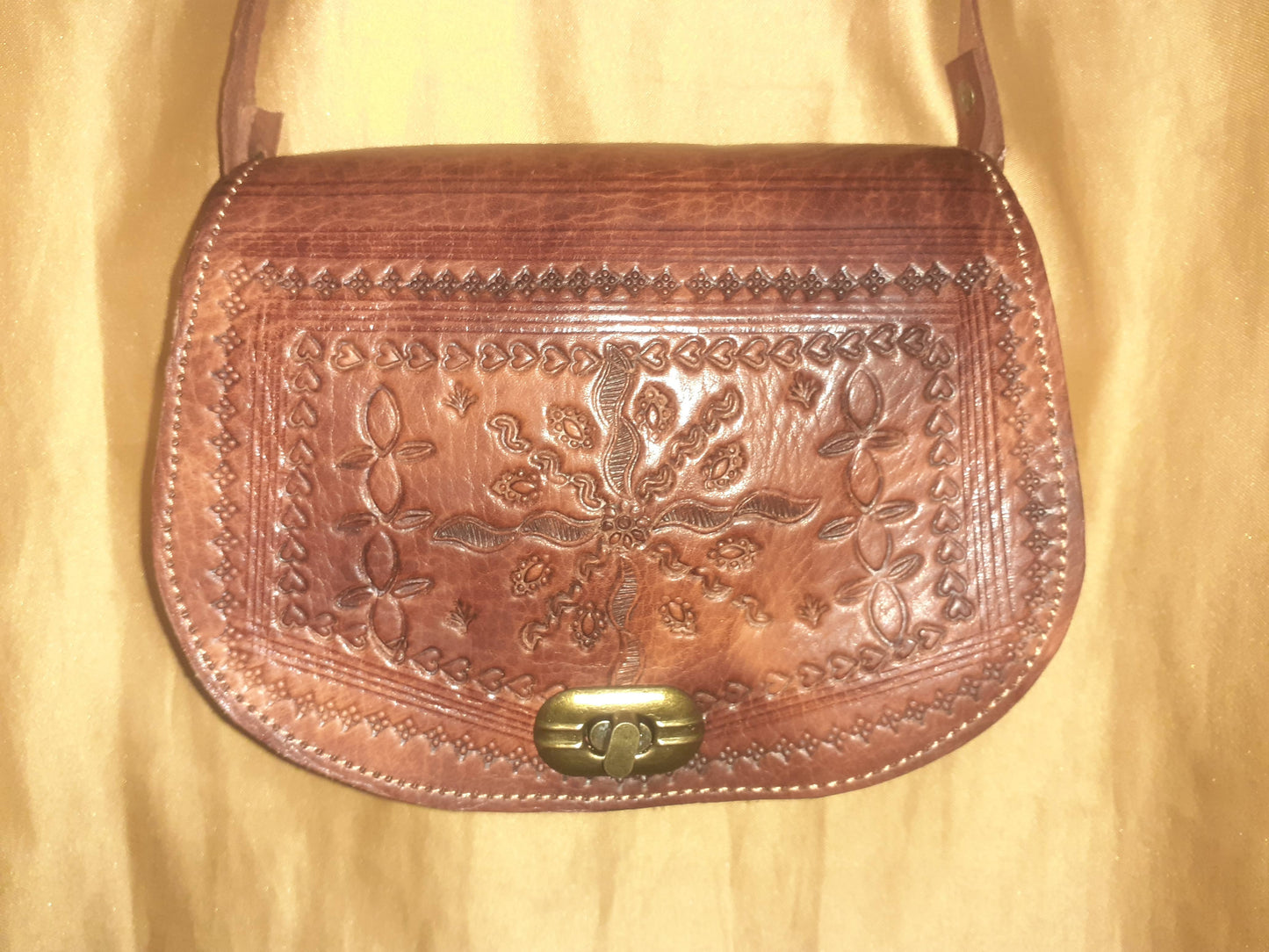 Bolso redondo calado/labrado mini