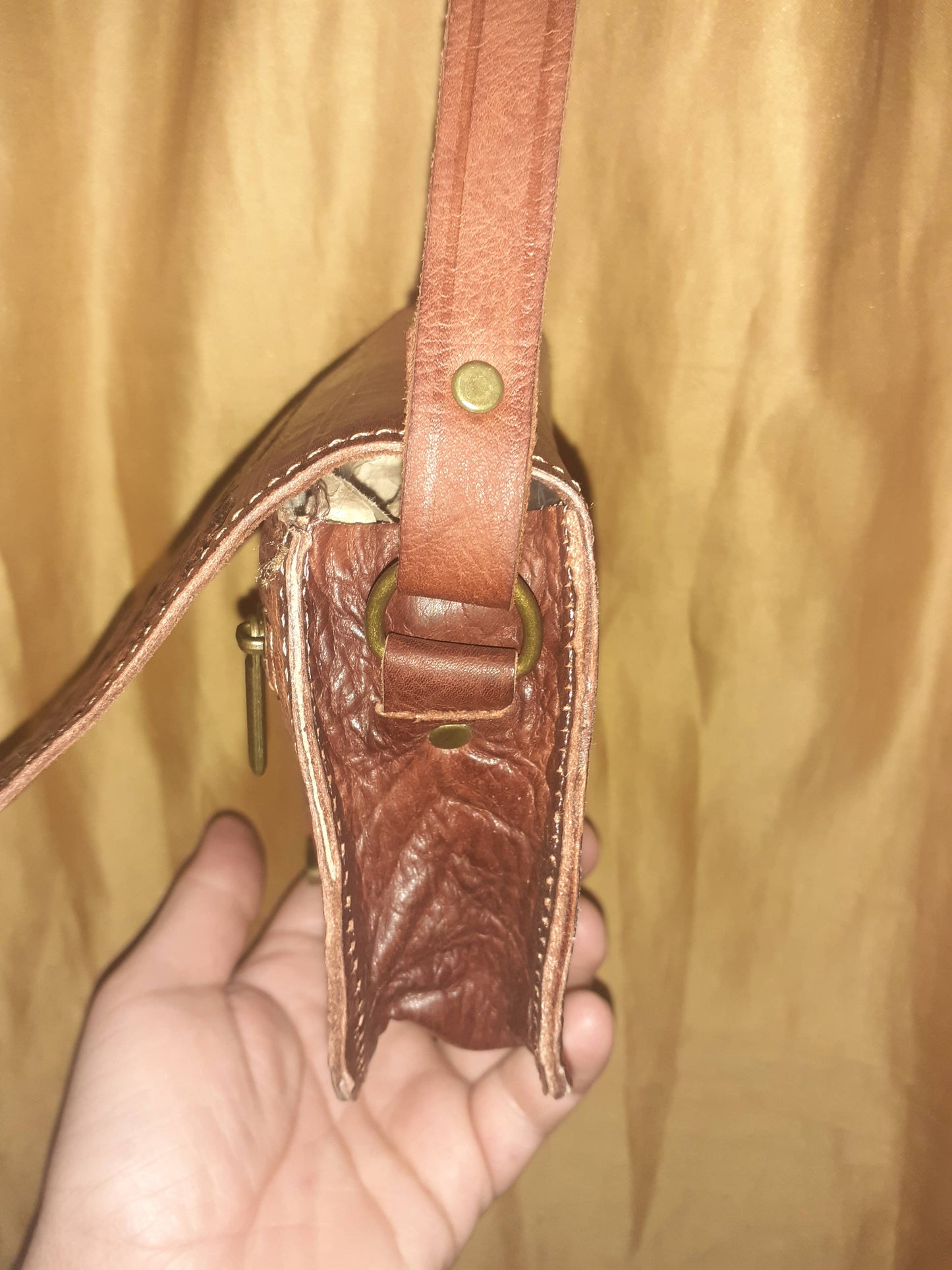 Bolso redondo calado/labrado mini